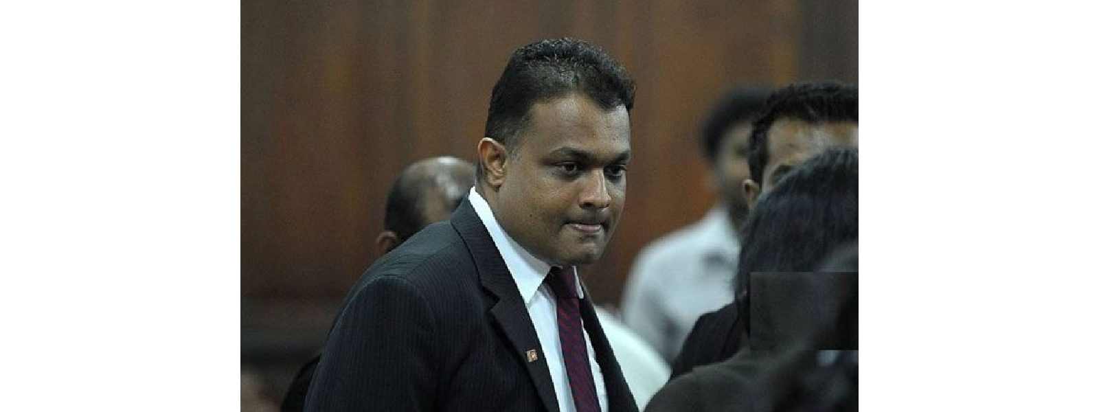 විනිසුරු තිළිණ ගමගේ තනතුරෙන් නෙරපා හැරේ.